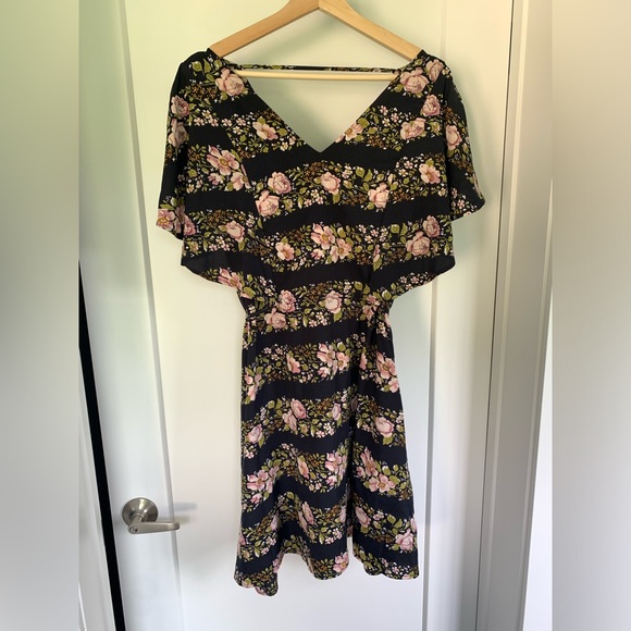 Stunning floral tunic - Picture 1 of 3